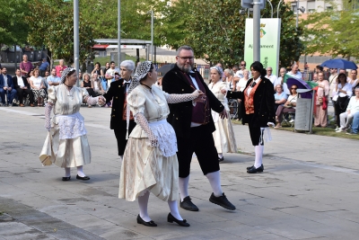 Actuació de l'Esbart Dansaire Rosa dels Vents de Vilanova del Vallès.