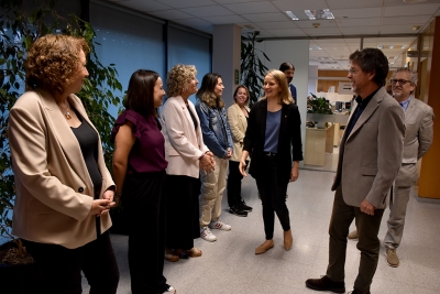 Salutació de la consellera als representants municipals i al personal tècnic del Consistori