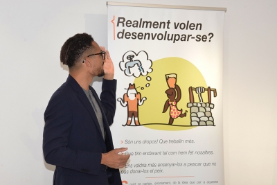 El director del Fons Català de Cooperació al Desenvolupament, Oliver Peña, en una de les seves intervencions.