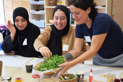 Les participants han utilitzat herbes, llavors i espècies per fer les seves creacions.