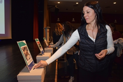 Votacions individuals a les urnes habilitades.