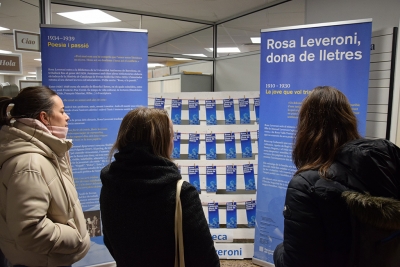 Exposició sobre Rosa Leveroni a la biblioteca.