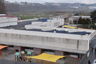 Plaques fotovoltaiques a l'Escola Palau d'Ametlla.