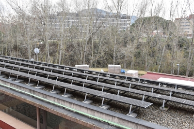 Plaques fotovoltaiques existents al CEM Les Vernedes.