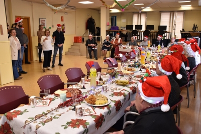 Benvinguda al dinar de Nadal del menjador social.
