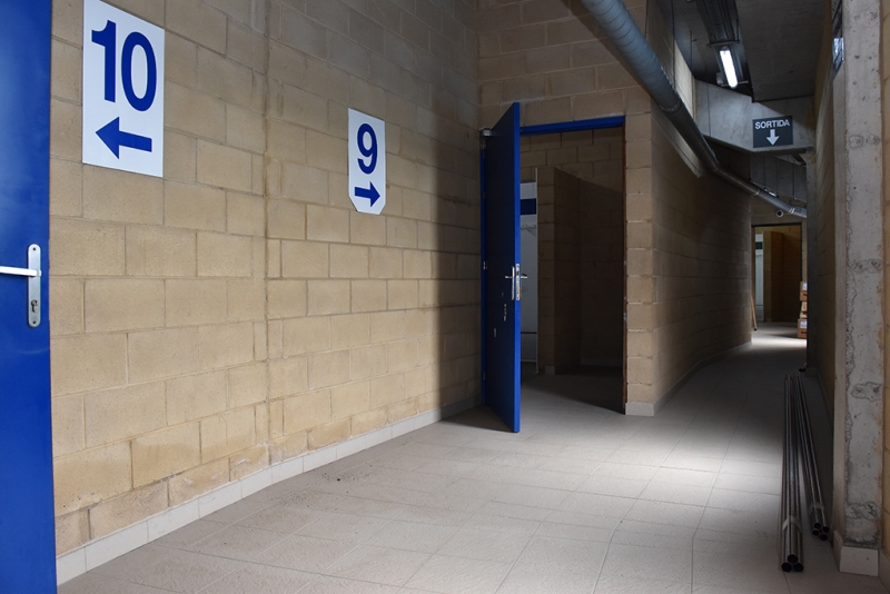 Passadissos dels vestidors del camp de futbol i les pistes municipals d'atletisme.