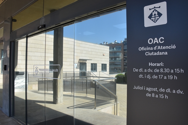 Porta principal de l'Ajuntament.