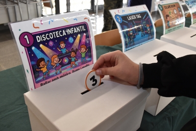 Detall d'una de les urnes.