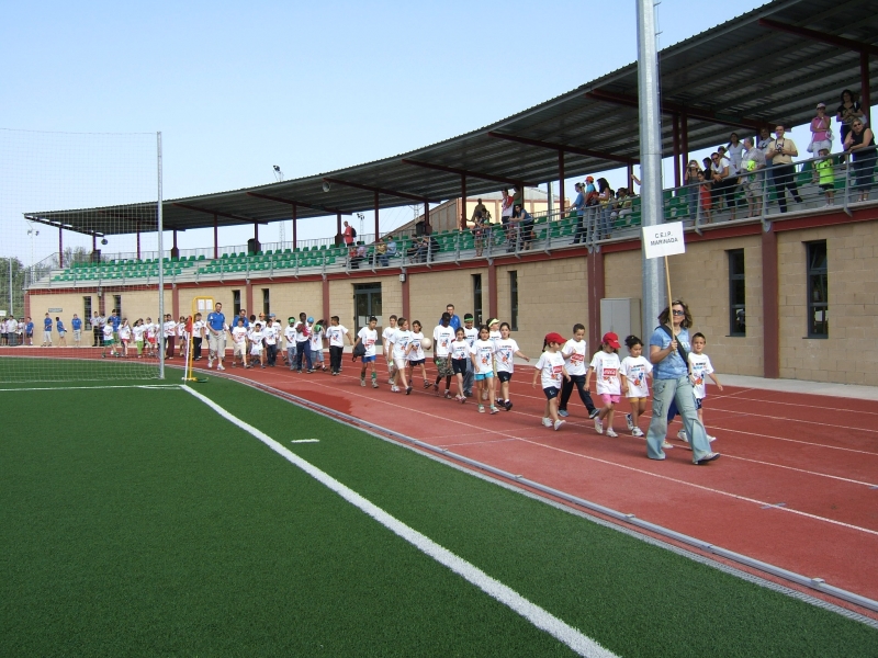 Desfilada de la I Olimpiada Escolar a la zona esportiva municipal