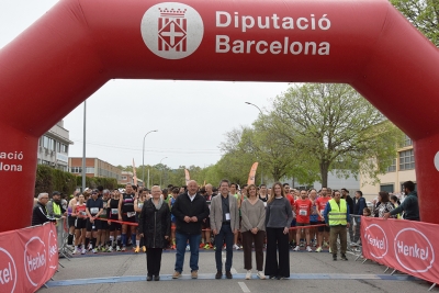 Representants polítics de Montornès, Montmeló i Vilanova, amb la presidenta de la Federació Catalana d'Atletisme i una representant de Henkel.