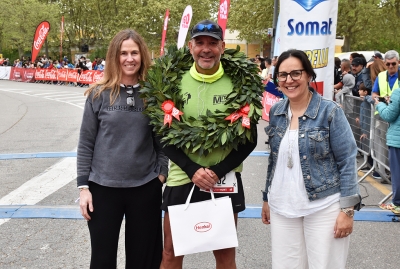 Henkel Ibérica ha obsequiat el 150è atleta en creuar la meta amb motiu del 150è aniversari de l'empresa.