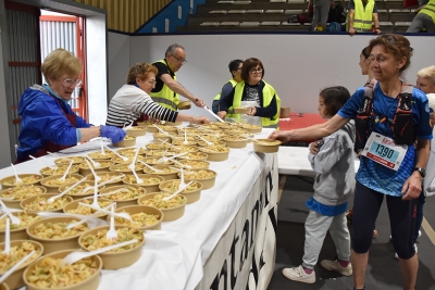 Un any més, la Mitja ha comptat amb servei de plat de pasta per als corredors i corredores.