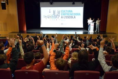 Les 4 cooperatives del CuEmE 2025-26 s'han trobat al Teatre Margarida Xirgu.