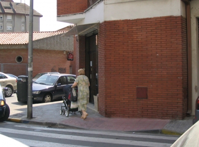 Vorera rebaixada al carrer Palau d’Ametlla