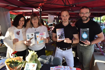 Parada d'escriptors locals.