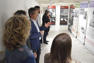 L'alcalde, José A. Montero, durant la inauguració de l'exposició “Els republicans als camps de contentació nazis”.