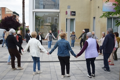 L'Associació Cultural Palau Dalmanla va oferir una ballada de sardanes.