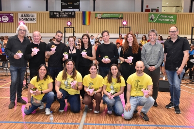 Obsequi al professorat que ha treballat en la cantata "El senyor BonJan i el barret màgic".
