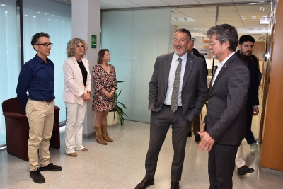 Regidors/es de l'Ajuntament han rebut el conseller d'Empresa i Treball, Miquel Sàmper.