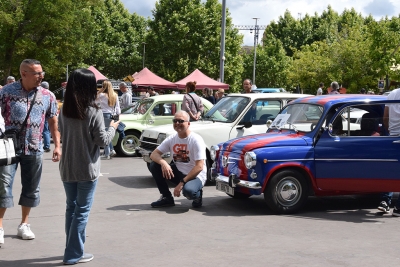 Les persones assistents es van poder fer fotos i apropar als vehicles.