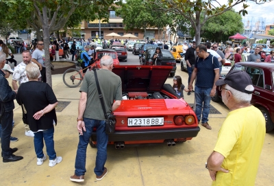 El motor d'uns dels cotxes exposats.