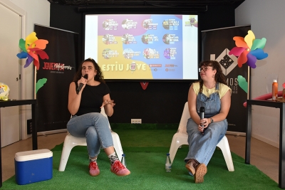 Les dinamitzadores juvenils Ainoa Santiago i Tània Sánchez han presentat les novetats del programa.
