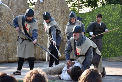 Els soldats amenacen en Bartomeu Sala.