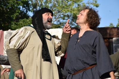 El senyor feudal exerceix el seu poder.