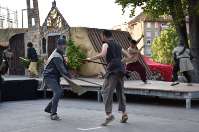La representació de la batalla té lloc a la plaça de Pau Picasso.