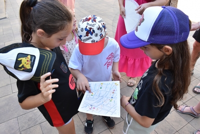 Les famílies han seguit un mapa per completar les proves.
