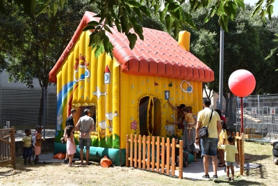 Es van muntar inflables i jocs especialment per celebrar l'aniversari.