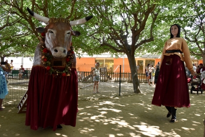 El Bou de Montornès i la gegantona Mireia.