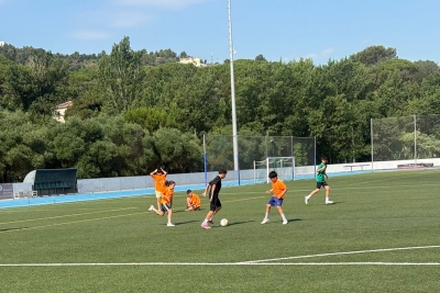 Una de les activitats del Campus de l'AE Montornès Futbol Sala. Foto: AE Montornès Futbol Sala.