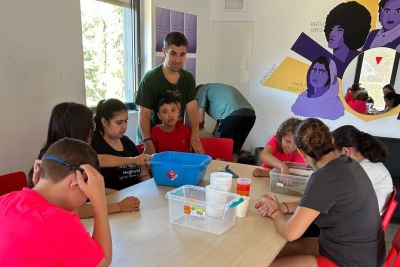Tallers d'art al casal inclusiu, al Centre Juvenil Sputnik.