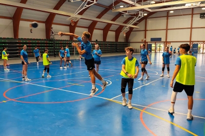 Jocs al campus del Club Handbol Montornès. (imatge: CH Montornès)