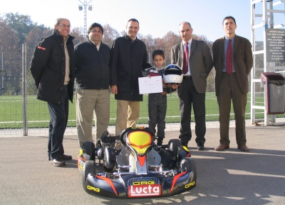 Acte de formalització del patrocini amb representants de l'Ajuntament, l'empresa Lucta i l'equip del jove pilot