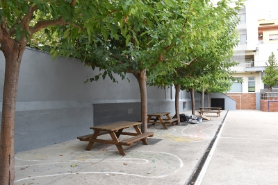 A l'Escola Sant Sadurní s'han pintat els murs del pati.