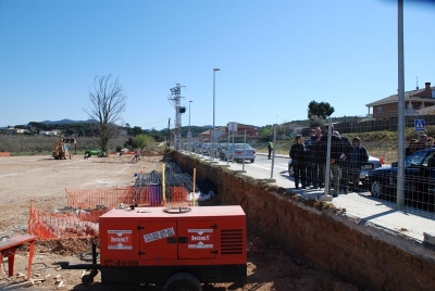 Un moment de la visita a les obres de l'escola del Camí de la Justada