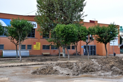 Exterior del CEM Les Vernedes després del temporal.
