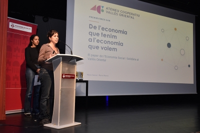 Ponència sobre l'Economia Social i Solidària a càrrec de membres de l'Ateneu Cooperatiu del Vallès Oriental.
