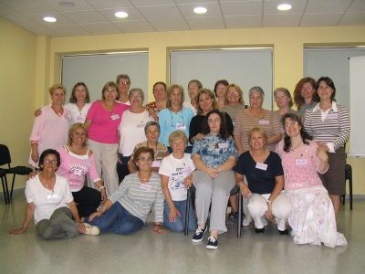 Foto de grup d'una part dels participants a la sessió de riureteràpia