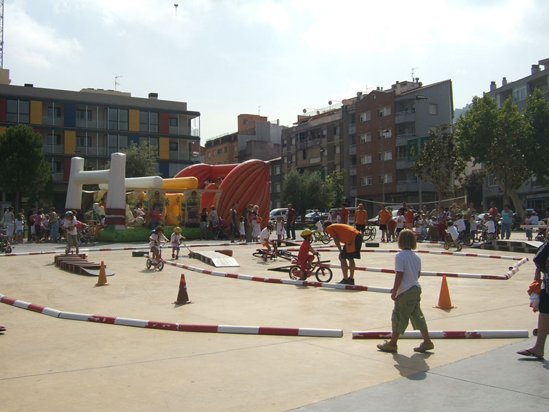 Diada de l'Esport al Carrer a la plaça de Pau Picasso