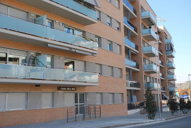 Façana de l'edifici, a l'avinguda de la Llibertat