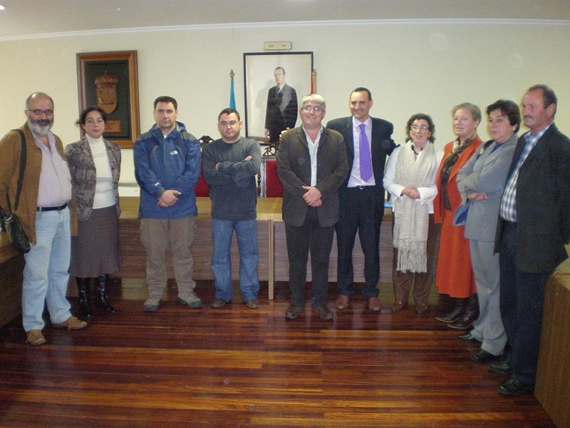 Acte d'homenatge als voluntaris de Montornès. A l'esquerra, el regidor de Medi Ambient Ignasi Valls, al centre, els voluntaris Juan Manuel Muñoz i Juan Carlos Fernández, l'alcalde de Muixia Félix Porto, i el de Montornès, Daniel Cortés