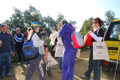 Distribució de material al final de l'excursió