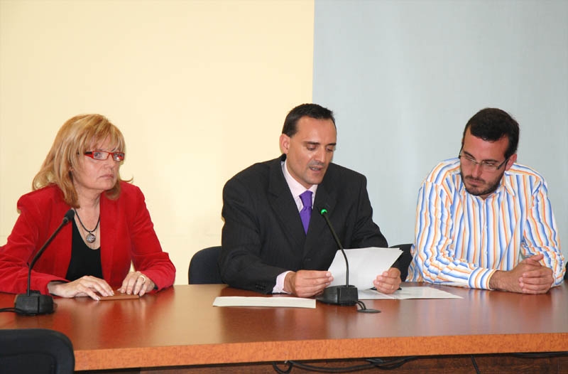 Presentació de l'acord de govern. D'esquerra a dreta, Cristina Tarrés, Daniel Cortés i Didac Giribets