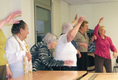 Participants al taller al Casal dels Avis de Montornès Centre