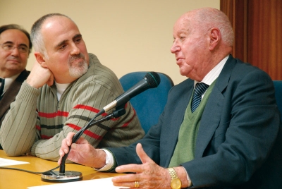 D'esquerra a dreta, David Gesalí, autor de "L'aeròdrom 329" i Manuel Trigós, sergent mecànic de l'aeròdrom
