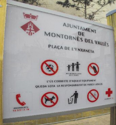 Panell informatiu a la plaça de l'Enxaneta