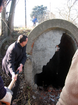 Obertura del refugi per part de l'alcalde, Daniel Cortés (Febrer de 2006)